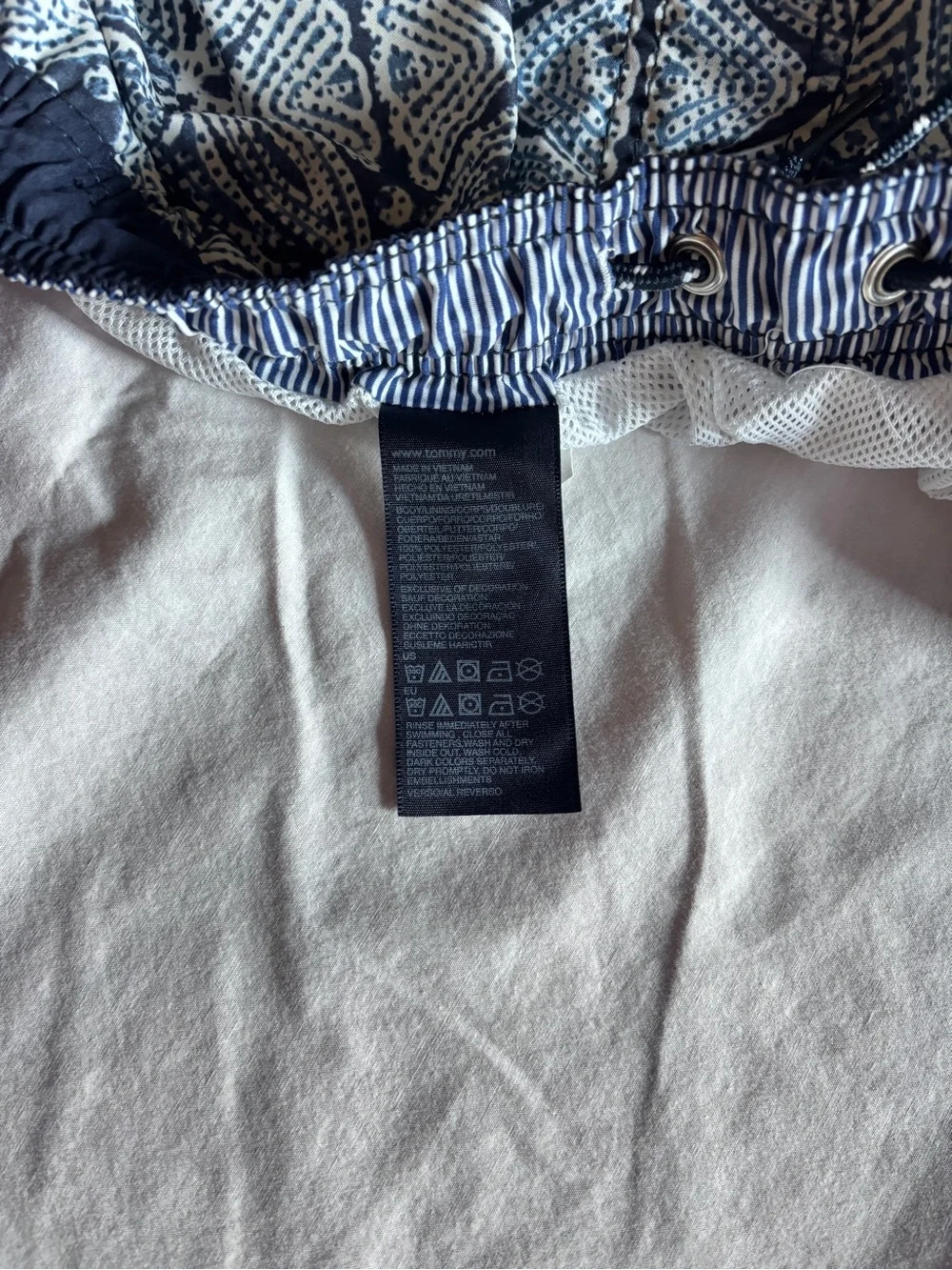 Tommy Hilfiger Geometric Medallion Pattern Lined Board Shorts Navy Blue/ White